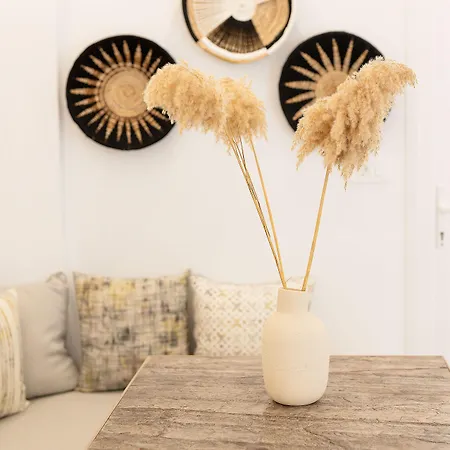 Flora (adults Only) ホテル 2*