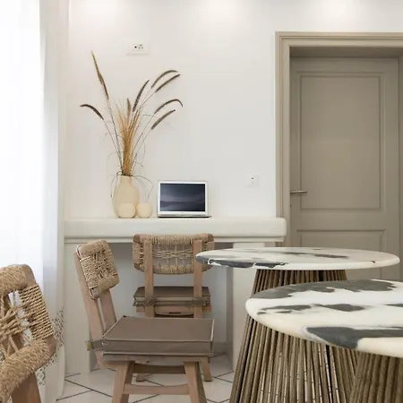 מלון Flora (adults Only) 2*