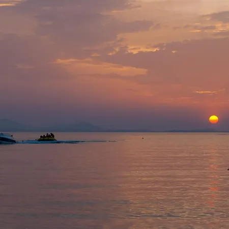 弗洛拉别墅酒店 2* Naxos City