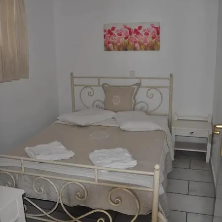 Flora (adults Only) 2* Naxos City