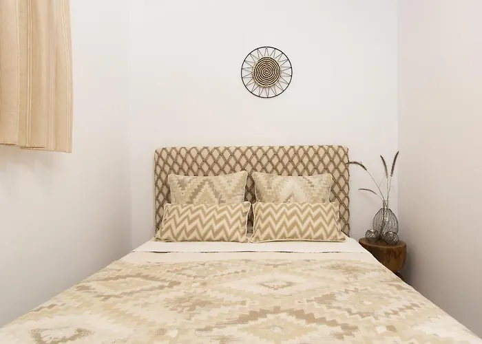 Flora (adults Only) Otel 2*