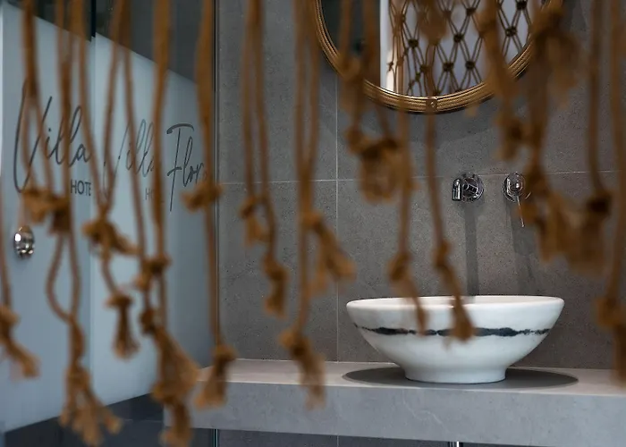 Flora (adults Only) 2* Naxos City